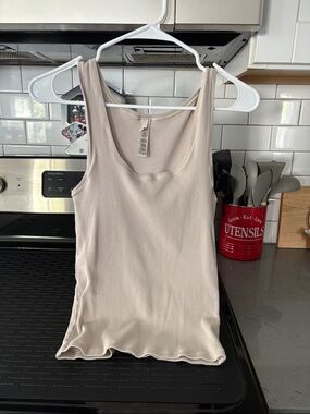 SKIMS Ribbed Scoop Tank Top - Beige